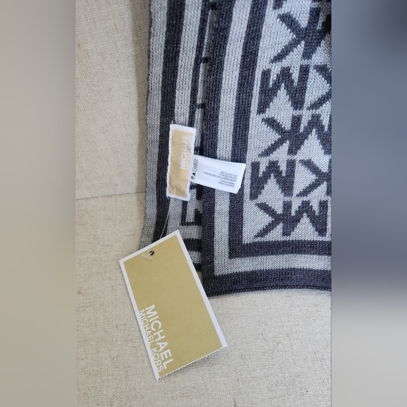 Michael Kors Scarf - Picture 4 of 4
